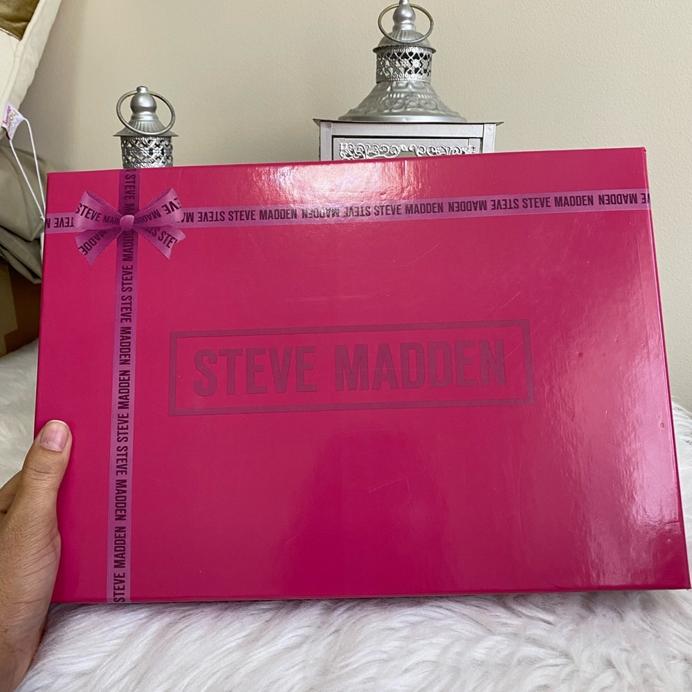 STEVE MADDEN PINK FLASH ZIP AROUND WALLET & KNIT SCARF - Picture 2 of 9